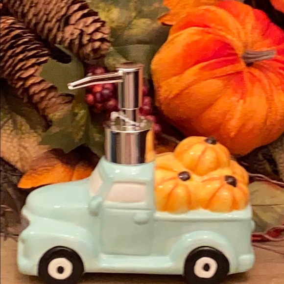 🍁 Farmhouse Pumpkin Vintage Farm Truck Soap Pump - Picture 2 of 5